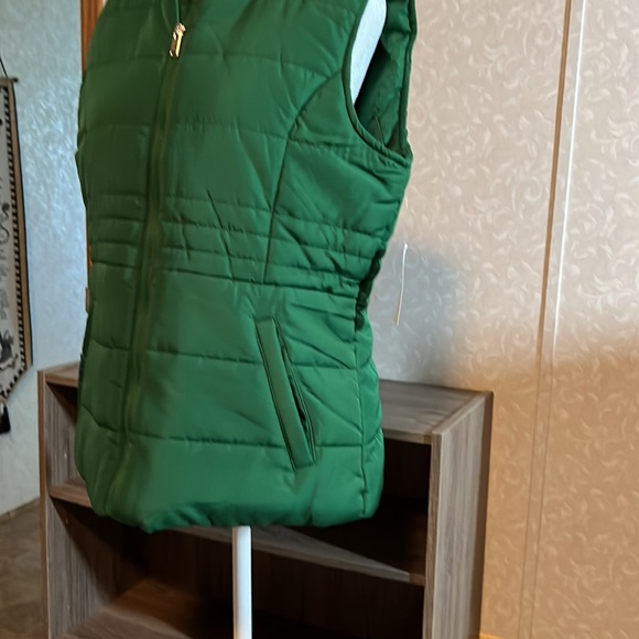 NY & Co puffer vest - Picture 3 of 4
